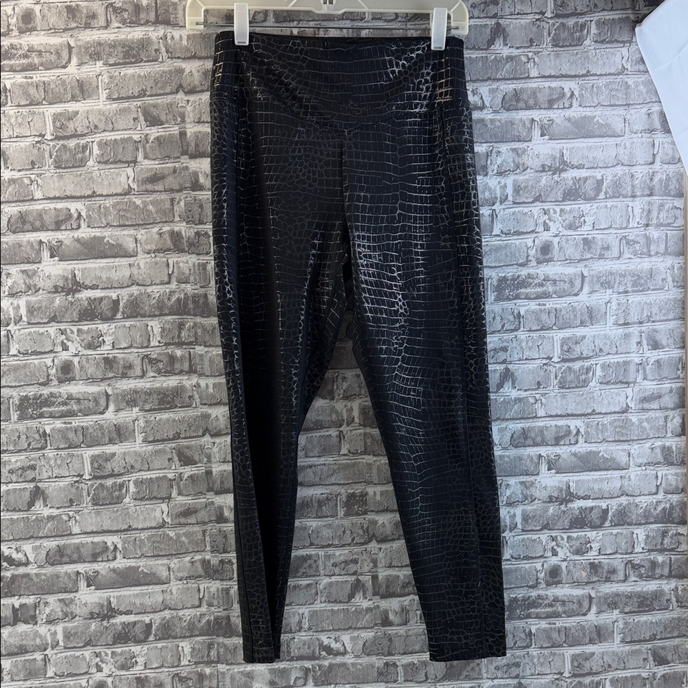 PINK Active‎ Black Crocodile Print Leggings